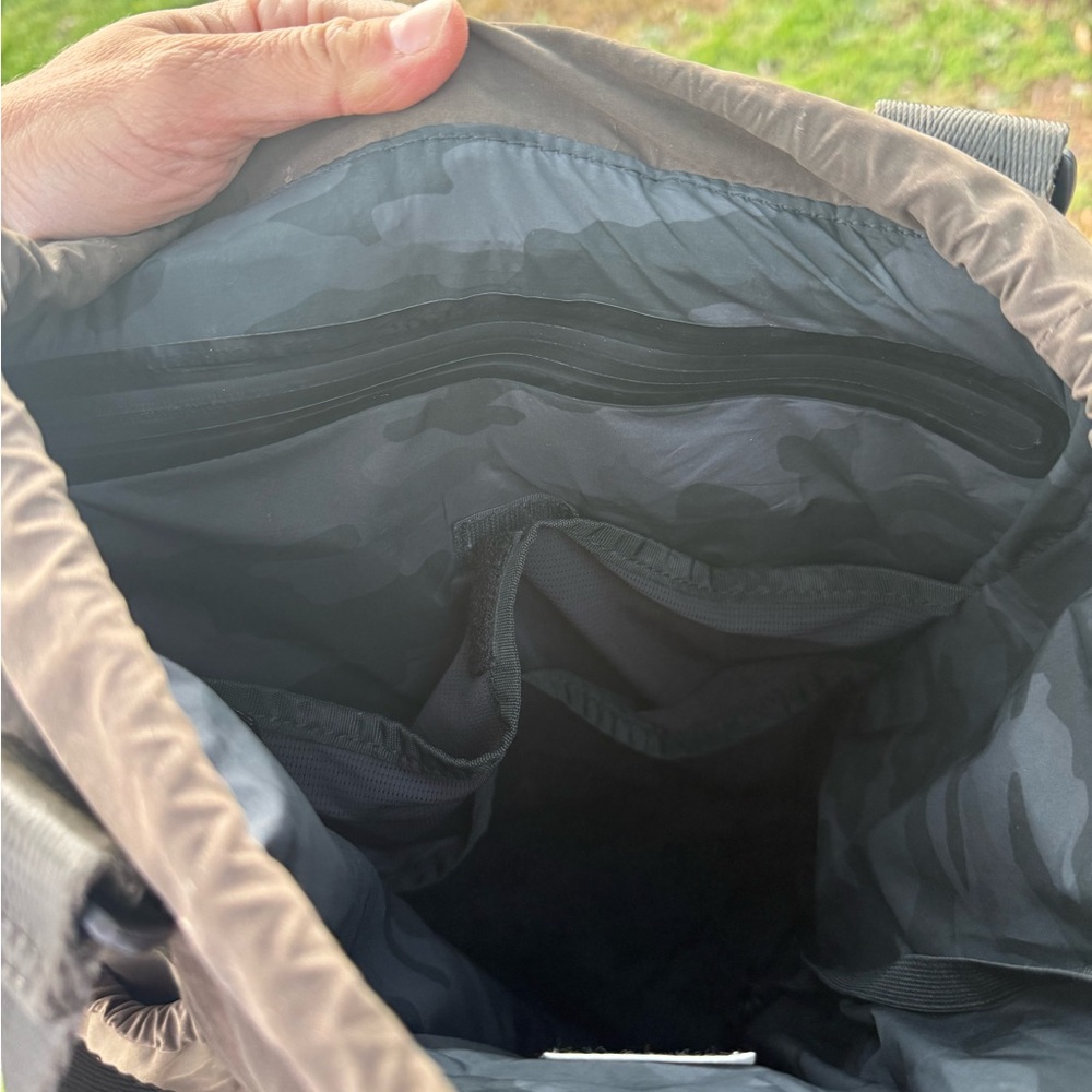 Vuori Drawstring Backpack/ Shoulder Bag - image 8